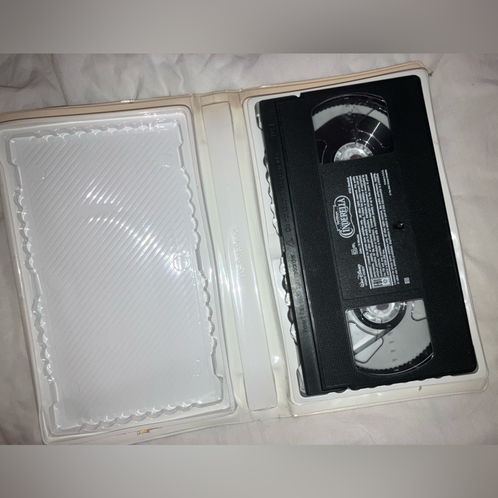 Cinderella VHS Tape - Picture 10 of 15